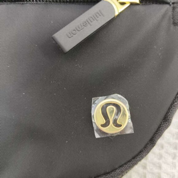lululemon athletica Black Crossbody Bag with Gold Accents 2L - Picture 2 of 4